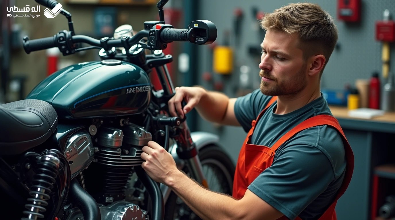 مردی که در حال تعمیر بلوک سیلندر موتور است تا مشکل روغن ریزی انجین موتور حل شود