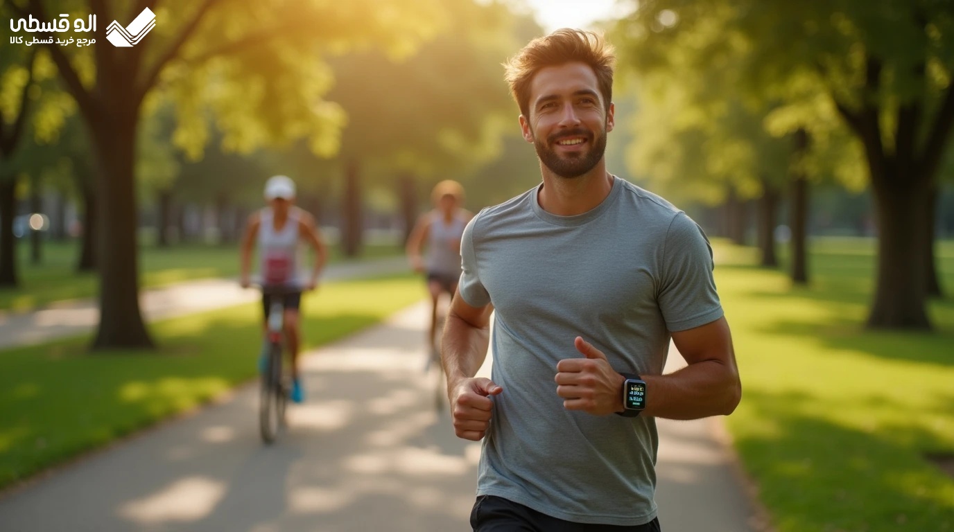 مردی در حال دویدن و استفاده از اپل واچ