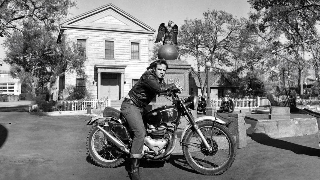 مارلون براندو را در فیلم The Wild One