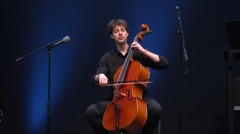 نوازنده ویولن سل