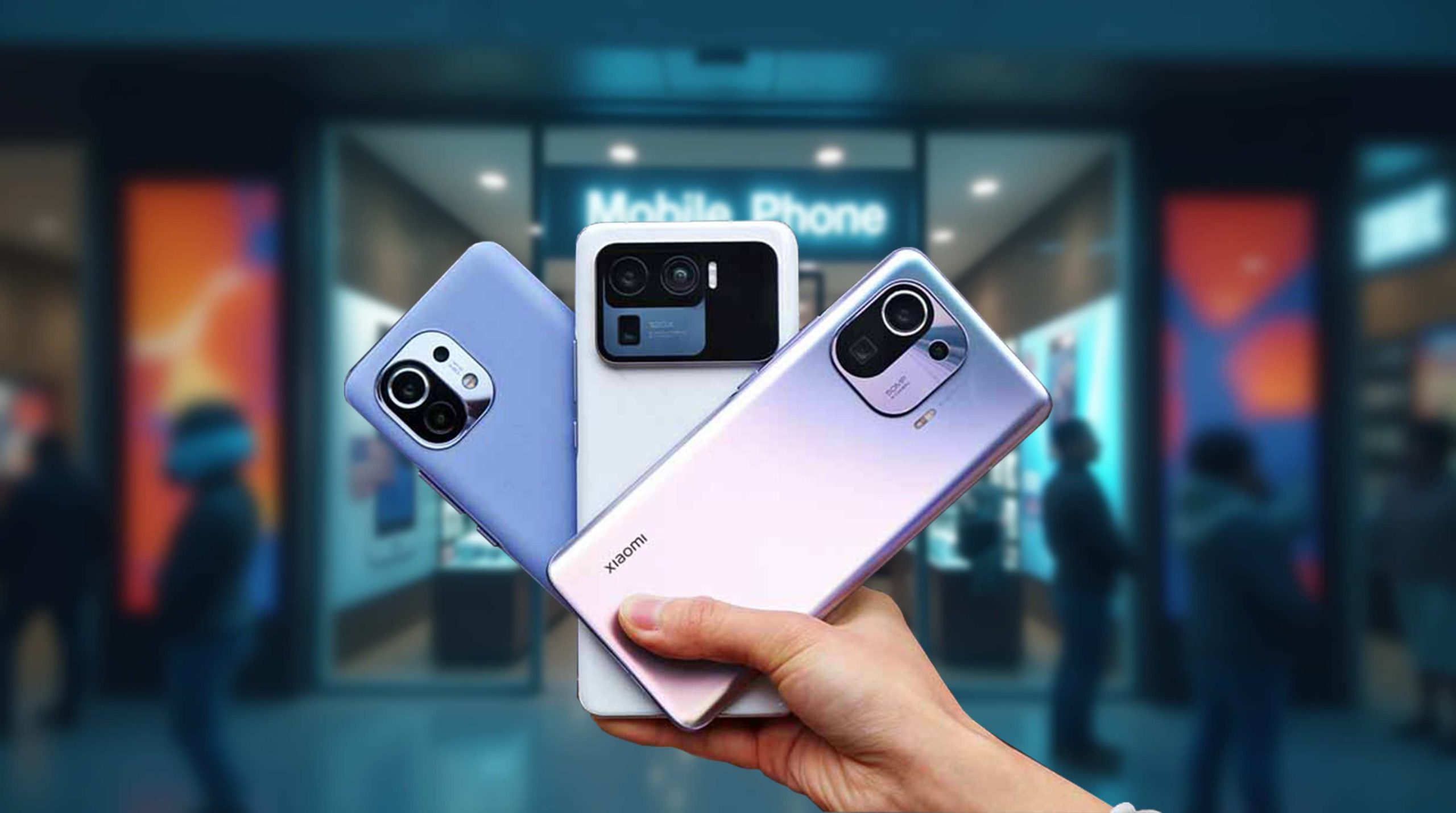 چند گوشی از سری Mi Note در دست یک نفر