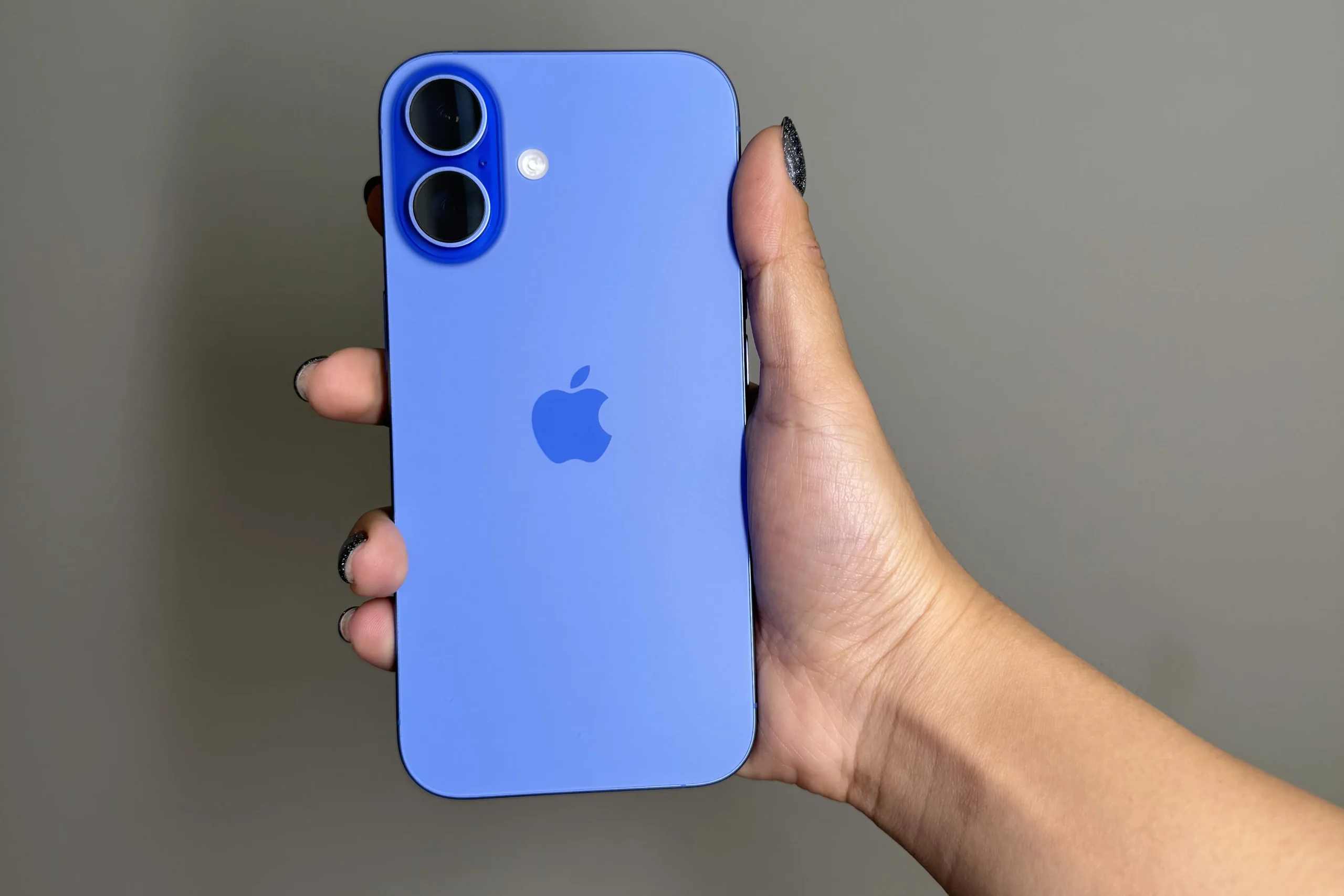 بدنه و دوربین آیفون 16