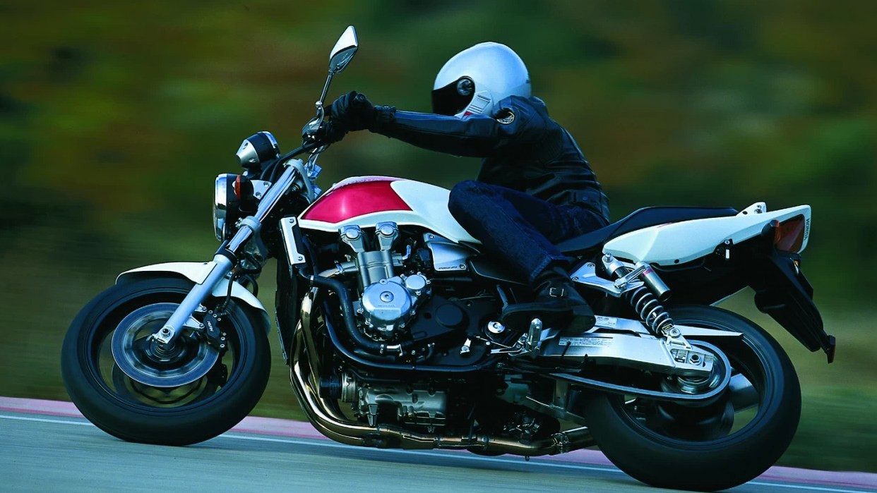 تصویری از موتور  سی بی 1300