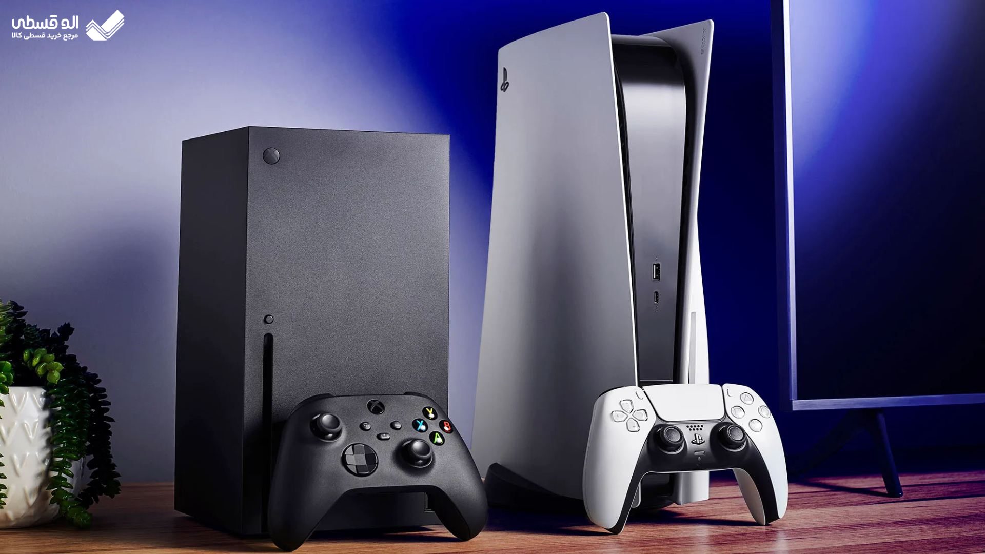 دو کنسول بازی به همراه دسته های مربوطه