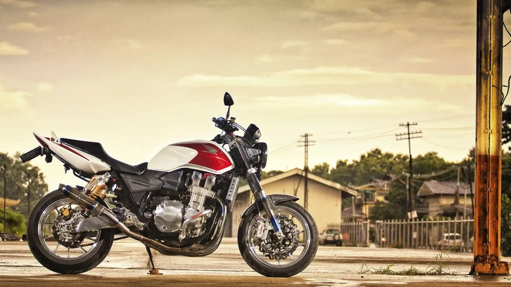 تصویری از موتور CB1300