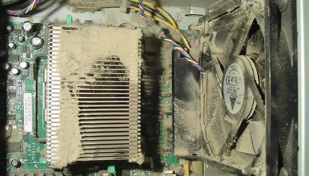 گرد و غبار و تجمع کثیفیها داخل تلویزیون