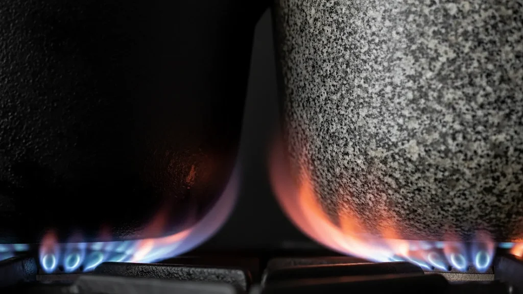 تفاوت قابلمه چدن و گرانیت از نظر پخش و نگهداری حرارت